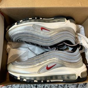 Sliver Nike airmax 2090
